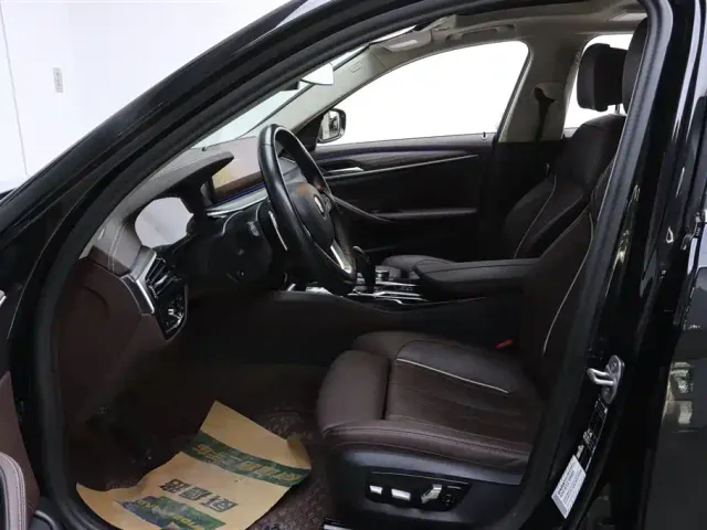 BMW 5 Series — Фото автомобиля 14