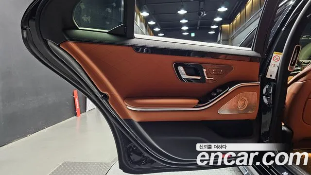 Mercedes-Benz S-Class — Фото автомобиля 24