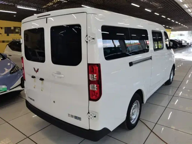 Wuling Yangguang — Фото автомобиля 4