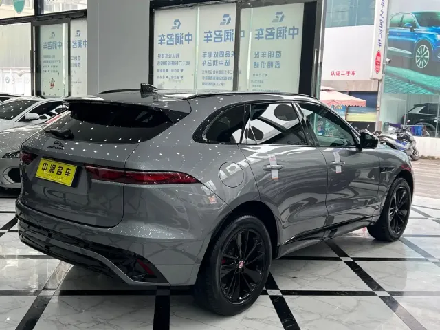Jaguar F-Pace — Фото автомобиля 17