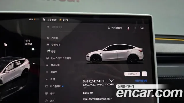 Tesla Model Y — Фото автомобиля 11