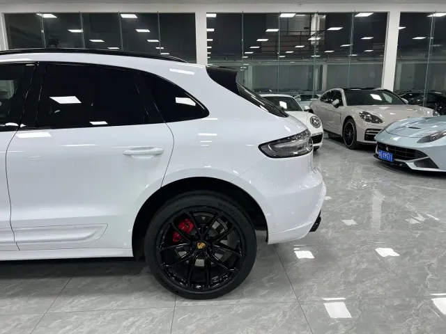 Porsche Macan — Фото автомобиля 19