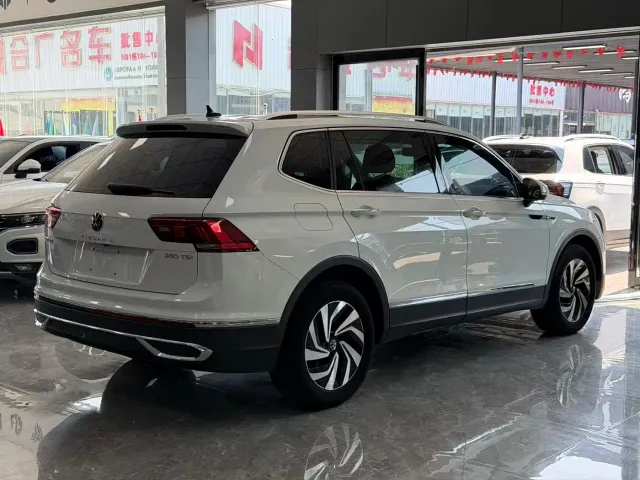 Volkswagen Tiguan L — Фото автомобиля 16