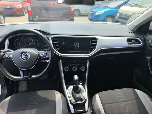 Volkswagen T-Roc — Фото автомобиля 3