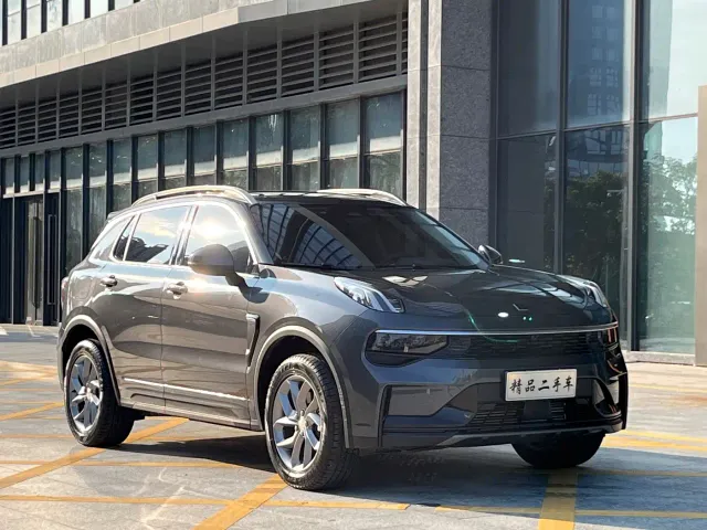 Lynk & Co 01 — Фото автомобиля 3