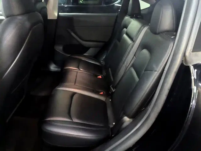 Tesla Model Y — Фото автомобиля 16