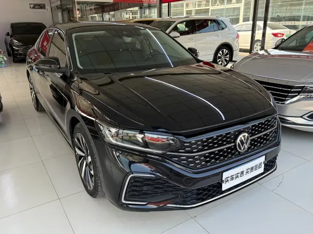 Volkswagen Passat — Фото автомобиля 3