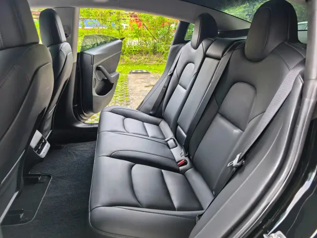 Tesla Model 3 — Фото автомобиля 8