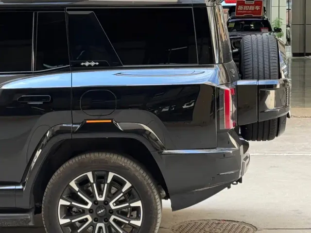 BYD FangChengBao Leopard 8 — Фото автомобиля 13
