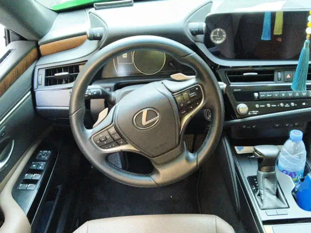 Lexus ES — Фото автомобиля 6