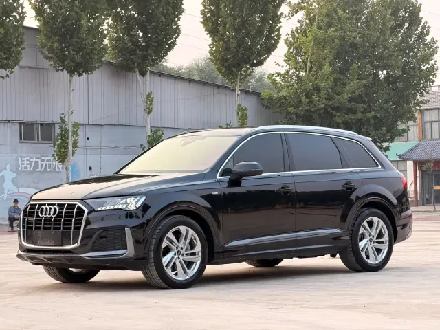 Фотография автомобиля — Audi Q7