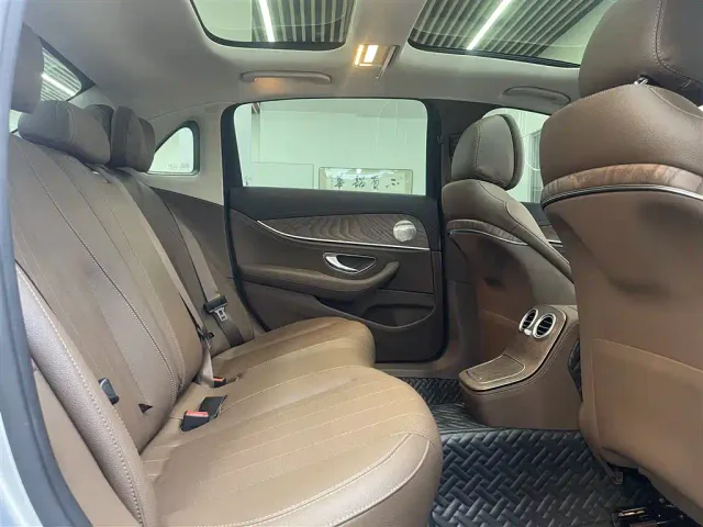 Mercedes-Benz E-Class — Фото автомобиля 14