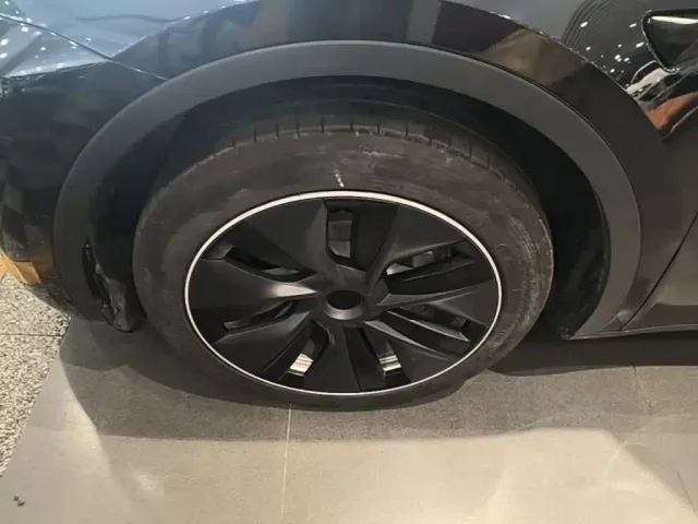 Tesla Model Y — Фото автомобиля 22
