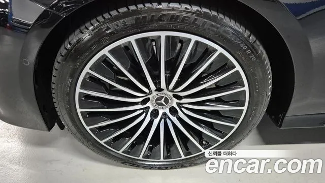 Mercedes-Benz E-Class — Фото автомобиля 20