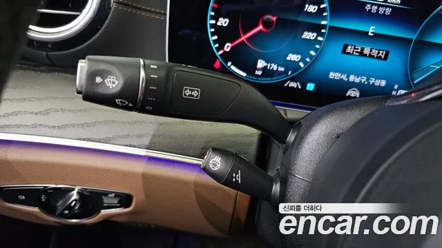 Mercedes-Benz E-Class — Фото автомобиля 26