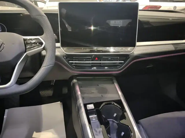 Volkswagen Passat — Фото автомобиля 12