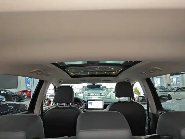 Volkswagen Tiguan L — Фото автомобиля 17