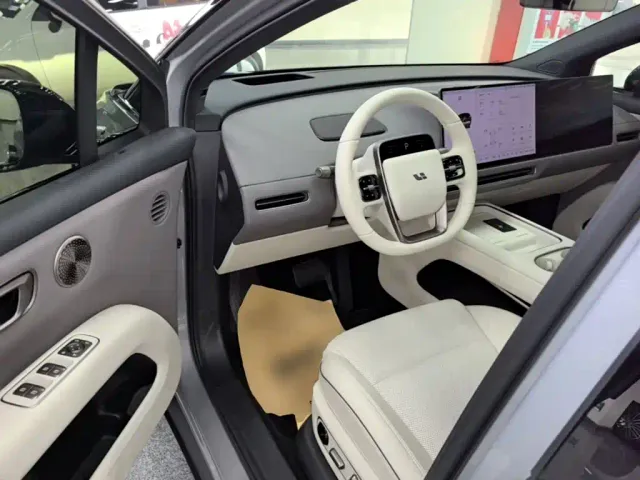 Li Auto i6 — Фото автомобиля 15