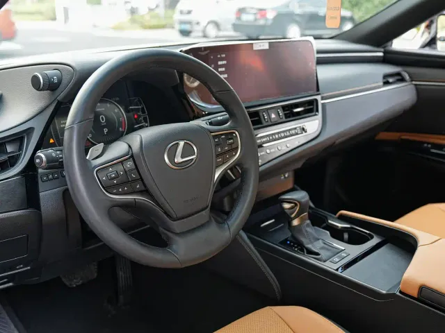 Lexus ES — Фото автомобиля 9