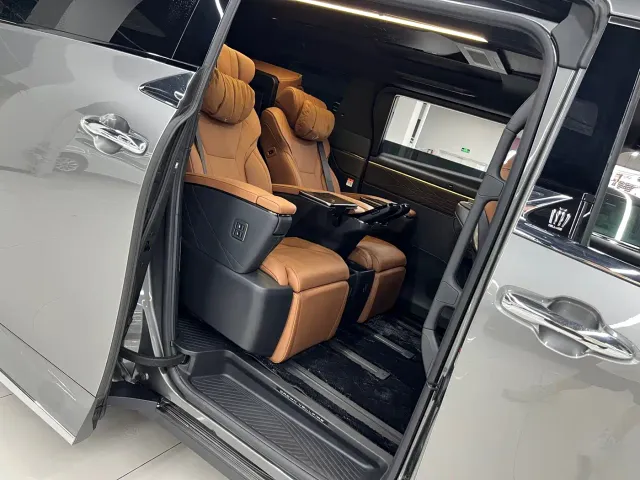 Toyota Vellfire — Фото автомобиля 14