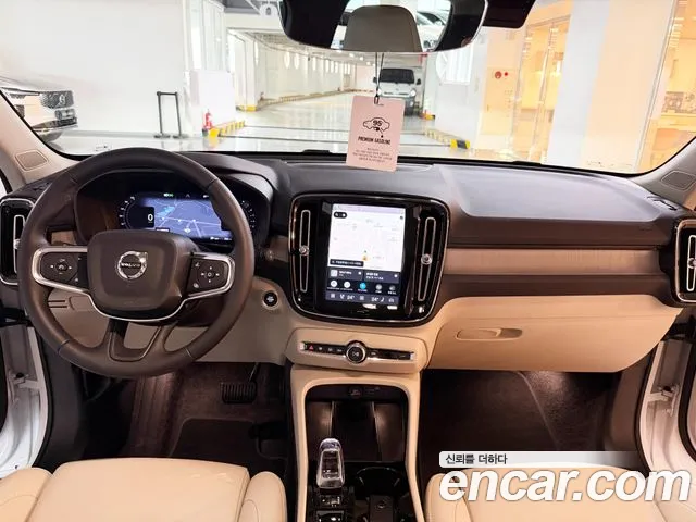 Volvo XC40 — Фото автомобиля 7
