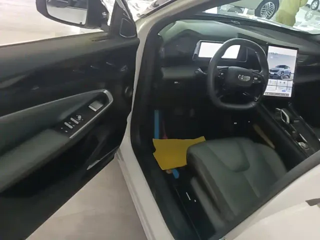 Geely Boyue — Фото автомобиля 15
