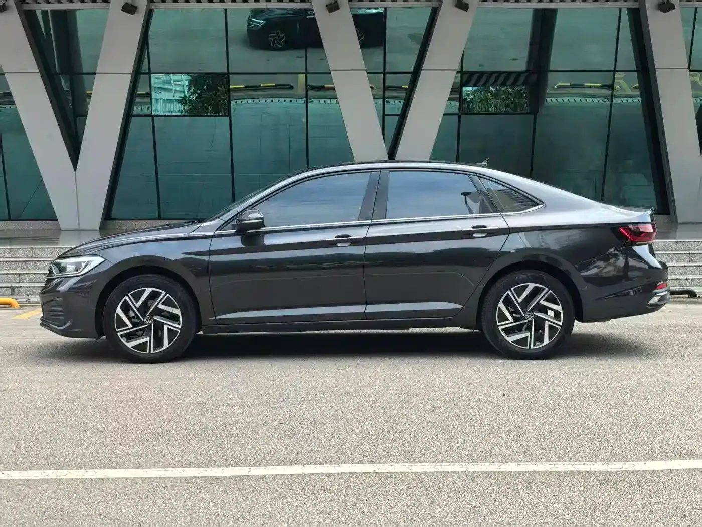 Volkswagen Sagitar 2025 Model Year Facelift 300TSI DSG Soaring Edition — Фото автомобиля 5