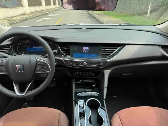 Buick Regal — Фото автомобиля 12
