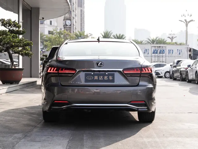 Lexus LS — Фото автомобиля 5