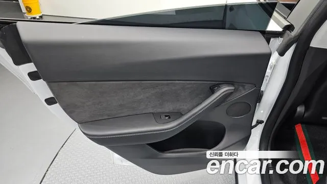 Tesla Model Y — Фото автомобиля 24