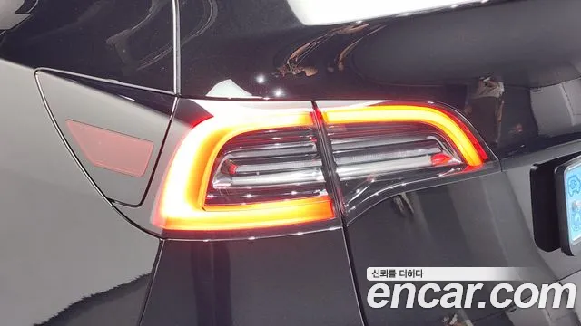 Tesla Model Y — Фото автомобиля 8