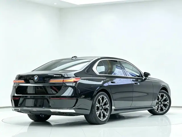 BMW 7 Series — Фото автомобиля 5