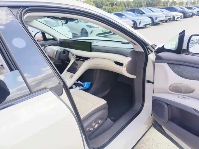 IM Motors LS6 — Фото автомобиля 13