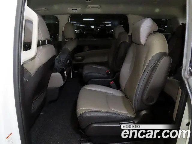 Kia Carnival Generation 4 — Фото автомобиля 7