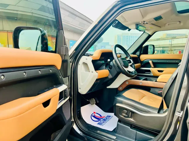 Land Rover Defender — Фото автомобиля 6