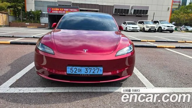 Tesla Model 3 — Фото автомобиля 9