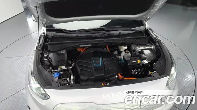 Kia Niro — Фото автомобиля 8
