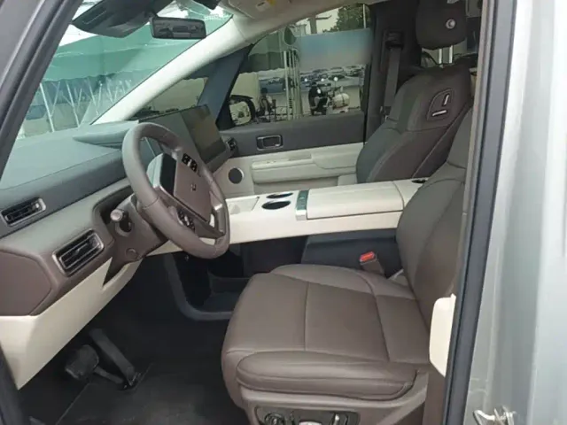 Li Auto MEGA — Фото автомобиля 14