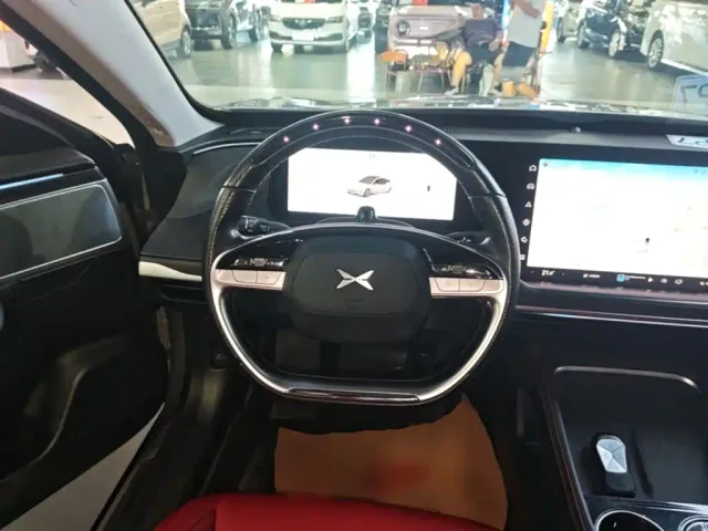 Xpeng P7 — Фото автомобиля 10