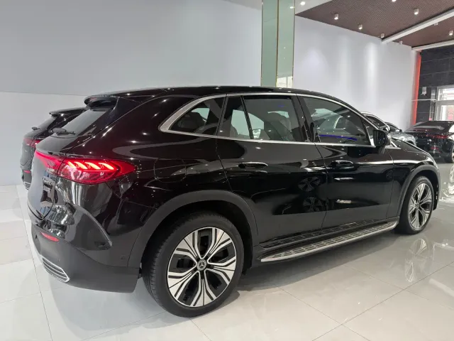 Mercedes-Benz EQE SUV — Фото автомобиля 9