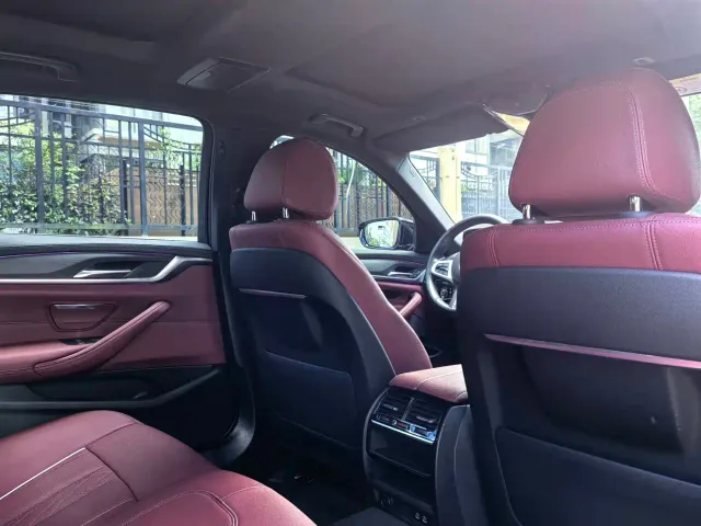 BMW 5 Series — Фото автомобиля 10