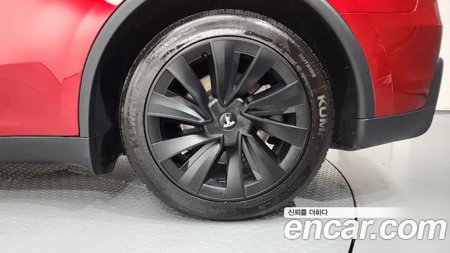 Tesla Model Y — Фото автомобиля 6