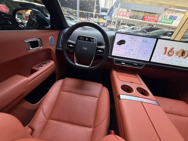 Li Auto L9 — Фото автомобиля 30