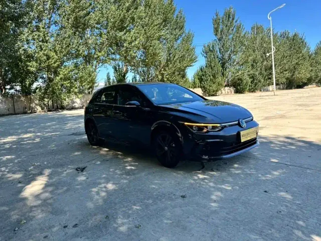 Volkswagen Golf — Фото автомобиля 3