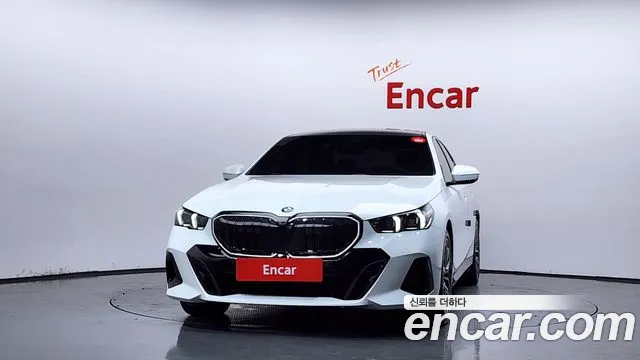 BMW 5 Series G60 — Фото автомобиля 3