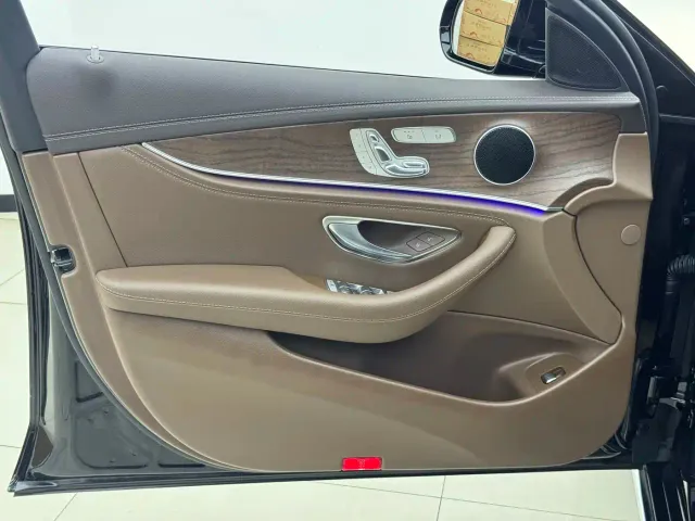 Mercedes-Benz E-Class — Фото автомобиля 10