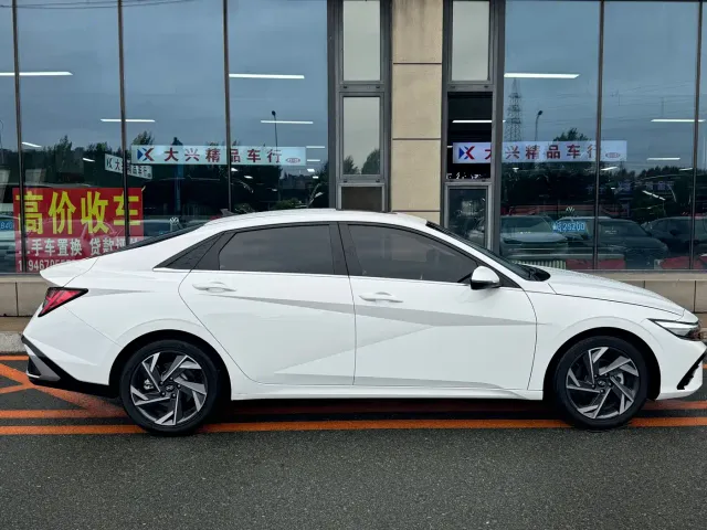 Hyundai Elantra — Фото автомобиля 4