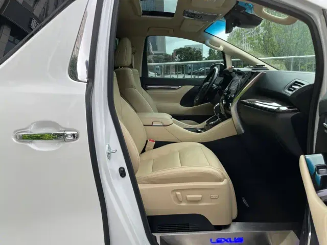 Toyota Vellfire — Фото автомобиля 23