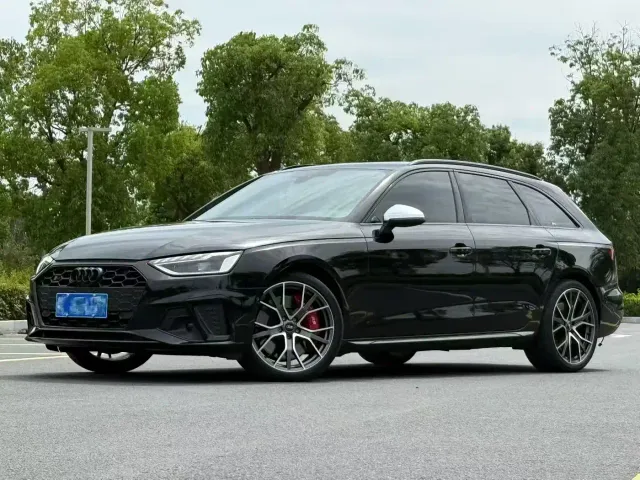 Фотография автомобиля — Audi S4