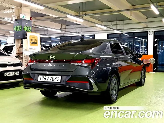 Hyundai Avante CN7 — Фото автомобиля 2